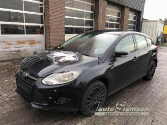 krockskadad bil auto Ford Focus Focus 3, Hatchback, 2010 / 2020 1.0 Ti-VCT EcoBoost 12V 100 2013/7