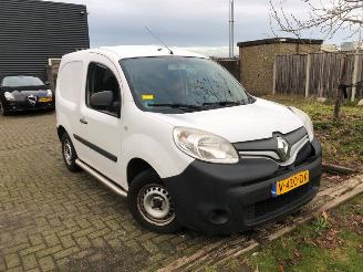 krockskadad bil auto Renault Kangoo  2017/3