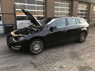 rozbiórka samochody osobowe Volvo V-60 V60 I (FW/GW), Combi, 2010 / 2018 2.4 D6 20V Plug-in Hybrid AWD 2013/10