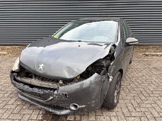Damaged car Peugeot 208 208 I (CA/CC/CK/CL) - 1.6 e-HDi FAP Hatchback  Diesel 1.560cc 68kW (92pk) 2013/3