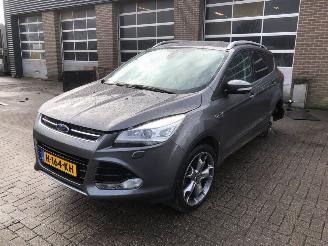 krockskadad bil auto Ford Kuga  2014/6