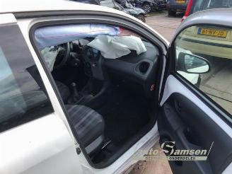 Peugeot 108 108, Hatchback, 2014 1.0 12V VVT-i picture 7