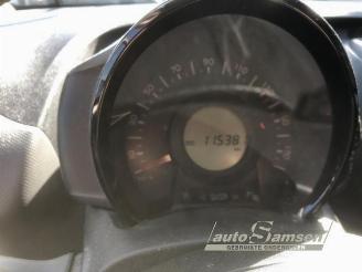 Peugeot 108 108, Hatchback, 2014 1.0 12V VVT-i picture 15