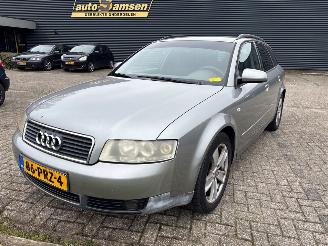 skadebil auto Audi A4 A4 Avant (B6) Combi 2001 / 2005 - 1.8 T 20V Combi/o  Benzine 1.781cc 110kW (150pk) FWD 2001-09/2002-07 (8E5) AVJ 2002/4