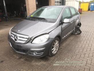 Vrakbiler auto Mercedes B-klasse B (W245), Hatchback, 2005 / 2011 1.7 B-180 16V 2010/6