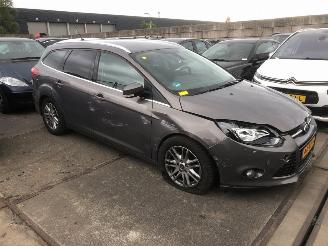 Auto incidentate Ford Focus  2012/5