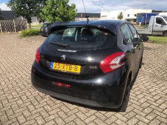Peugeot 208  picture 10