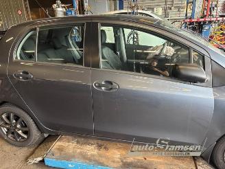 Toyota Yaris Yaris II (P9), Hatchback, 2005 / 2014 1.33 16V Dual VVT-I picture 16