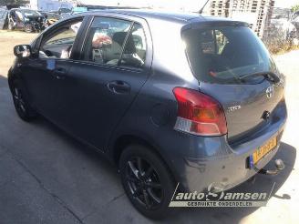 Toyota Yaris Yaris II (P9), Hatchback, 2005 / 2014 1.33 16V Dual VVT-I picture 2
