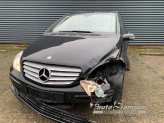Vrakbiler auto Mercedes B-klasse B (W245), Hatchback, 2005 / 2011 1.7 B-170 16V 2005/12