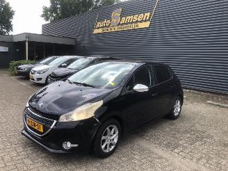 damaged passenger cars Peugeot 208  2015/2