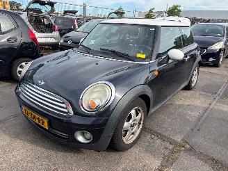 Auto incidentate Mini Mini Mini (R56) Hatchback 2006 / 2013 - 1.6 16V Cooper Hatchback  Benzine 1.598cc 88kW (120pk) FWD 2006-10/2012-02 (MF31; MF32; MF33) N12B16A 2008/4