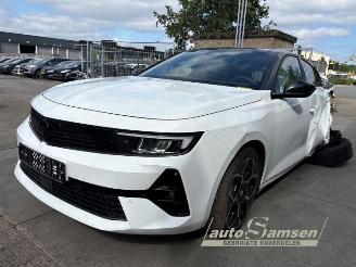 Vrakbiler auto Opel Astra Astra L (F3/FB/FM/FP), Hatchback 5-drs, 2021 1.6 Plug-in Hybrid Turbo 16V 2023/9