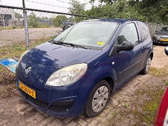 Damaged car Renault Twingo Twingo II (CN) Hatchback 3-drs 2007 / 2014 - 1.2 Hatchback 2Dr Benzine 1.149cc 43kW (58pk) FWD 2007-03/2014-09 (CN0D) D7F800; EURO4 2008/12