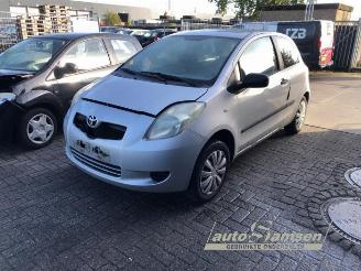 Toyota Yaris Yaris II (P9), Hatchback, 2005 / 2014 1.0 12V VVT-i picture 2