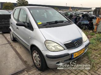 Vrakbiler auto Mercedes A-klasse A (W168), Hatchback, 1997 / 2004 1.4 A-140 2002/10