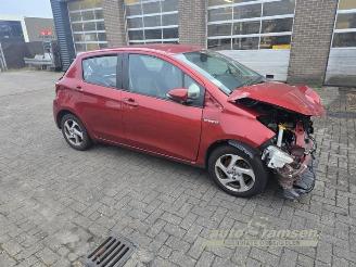 Voiture accidenté Toyota Yaris Yaris III (P13), Hatchback, 2010 / 2020 1.5 16V Hybrid 2015/4