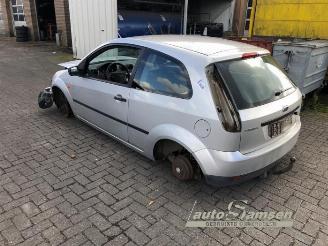 Vrakbiler auto Ford Fiesta Fiesta 5 (JD/JH), Hatchback, 2001 / 2009 1.3 2005/7