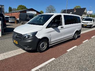 uszkodzony samochody osobowe Mercedes Vito TOURER 116 CDI 120KW LANG AUT. PKW BRIEF 8P KLIMA 2019/1