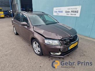 Vrakbiler auto Skoda Octavia Octavia Combi (5EAC), Combi 5-drs, 2012 / 2020 1.6 TDI Greenline 16V 2014/10