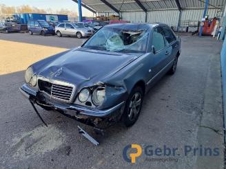 Mercedes E-klasse E (W210), Sedan, 1995 / 2002 3.2 E-320 24V picture 4