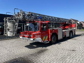 krockskadad bil vrachtwagen Magirus Deutz  /IVECO Brandweer auto Ladderwagen 1989/4