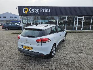 krockskadad bil auto Renault Clio 0.9 Energy TCE 12V Combi/o 4Dr Benzine 898cc 66kW (90pk) FWD 2014/7