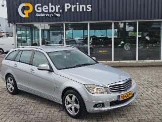 Schadeauto Mercedes C-klasse 2.2 C-200 CDI 16V . Combi/o  Diesel 2.148cc 100kW (136pk) RWD 2008/3