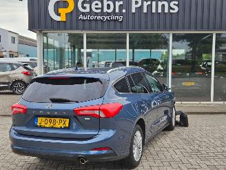 Voiture accidenté Ford Focus 1.0 EcoBoost 12V Hybrid 125 Combi/o  Elektrisch Benzine 999cc 92kW (125pk) 2020/9