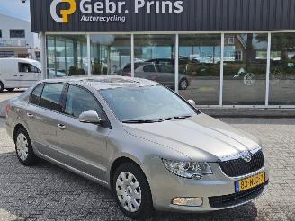uszkodzony samochody osobowe Skoda Superb 1.4 TSI 16V Hatchback  Benzine 1.390cc 92kW (125pk) FWD 2010/9