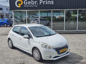 Unfallwagen Peugeot 208 1.4 16V Hatchback  Benzine 1.397cc 70kW (95pk) FWD 2012/8