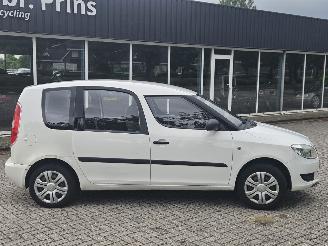 Skoda Roomster 1.2i 12V MPV  Benzine 1.198cc 51kW (69pk) FWD picture 2