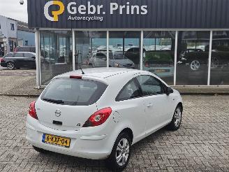 Vaurioauto  passenger cars Opel Corsa 1.2 16V Hatchback  Benzine 1.229cc 63kW (86pk) FWD 2013/8