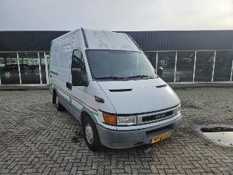 Vaurioauto  passenger cars Iveco Daily 50C11 CHC  Diesel 2.798cc 78kW (106pk) RWD 2000/3