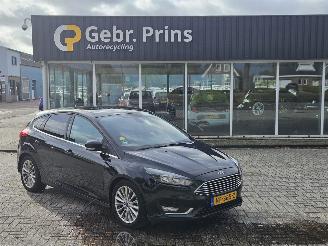 krockskadad bil auto Ford Focus 2.0 TDCi 16V 150 Hatchback  Diesel 1.997cc 110kW (150pk) FWD 2017/1
