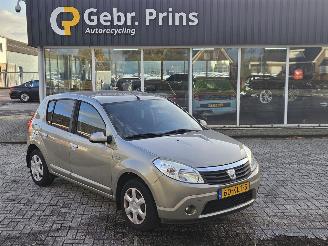 Unfallwagen Dacia Sandero 1.2 16V Hatchback  Benzine 1.149cc 55kW (75pk) FWD 2010/2