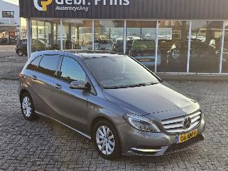 krockskadad bil auto Mercedes B-klasse 1.6 B-180 BlueEFFICIENCY Turbo 16V Hatchback  Benzine 1.595cc 90kW (122pk) FWD 2012/5