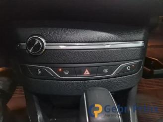 Peugeot 308 308 (L3/L8/LB/LH/LP), Hatchback 5-drs, 2013 / 2021 1.2 12V e-THP PureTech 130 picture 11