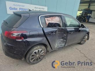 Auto da rottamare Peugeot 308 308 (L3/L8/LB/LH/LP), Hatchback 5-drs, 2013 / 2021 1.2 12V e-THP PureTech 130 2017/11