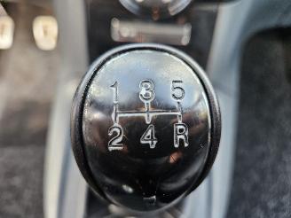 Ford Fiesta 1.6 16V Ti Hatchback pops and bangs Benzine 1.596cc 99kW (135pk) FWD picture 11