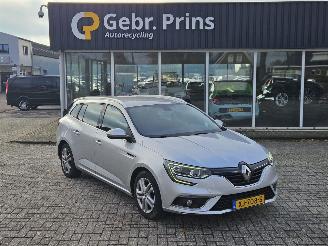 Vaurioauto  passenger cars Renault Mégane 1.5 AUT Energy dCi 110 Combi/o 4Dr Diesel 1 461cc 81kW (110pk) FWD 2016/10