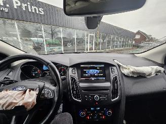 Ford Focus 1.0 Ti-VCT EcoBoost 12V 125 Combi/o  Benzine 998cc 92kW (125pk) FWD picture 15