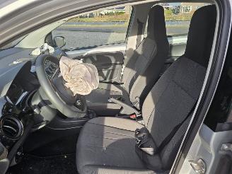 Volkswagen Up! 1.0 12V 60 Hatchback  Benzine 999cc 44kW (60pk) FWD picture 9