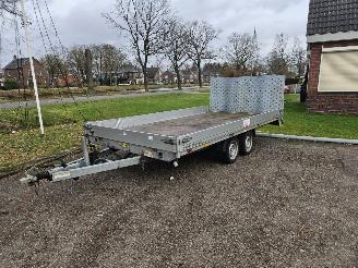 krockskadad bil aanhanger Humbaur  Multitransporter 2016/1