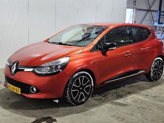 Damaged car Renault Clio 0.9 Energy TCE 90 12V Hatchback 4Dr Benzine 898cc 66kW (90pk) 2013/10
