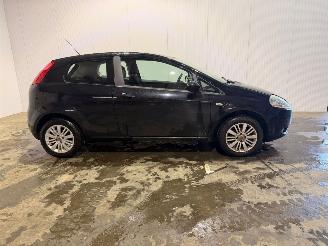 Fiat Punto 1.2 Hatchback  Benzine 1.242cc 48kW (65pk) FWD picture 2