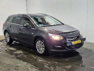 Vaurioauto  passenger cars Opel Astra SPORTS TOURER 1.4 Turbo 16V Combi/o  Benzine 1.364cc 88kW (120pk) FWD 2014/6
