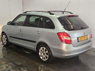 skadebil auto Skoda Fabia 1.4i 16V Combi/o 4Dr Benzine 1.397cc 63kW (86pk) FWD 2010/6