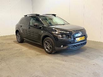 Vaurioauto  passenger cars Citroën C4 cactus 1.2 PureTech 110 12V Hatchback 4Dr Benzine 1.199cc 81kW (110pk) FWD 2017/6