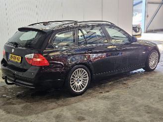 BMW 3-serie 318i 16V Combi/o  Benzine 1.995cc 95kW (129pk) RWD picture 2